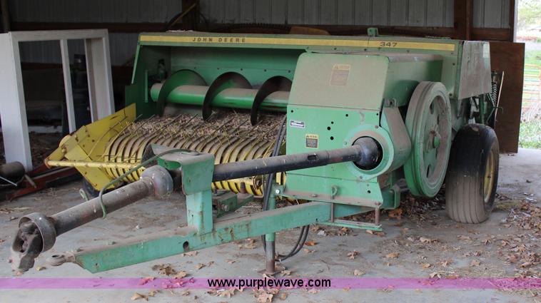 image for item I1741 1985 John Deere 347 small square baler