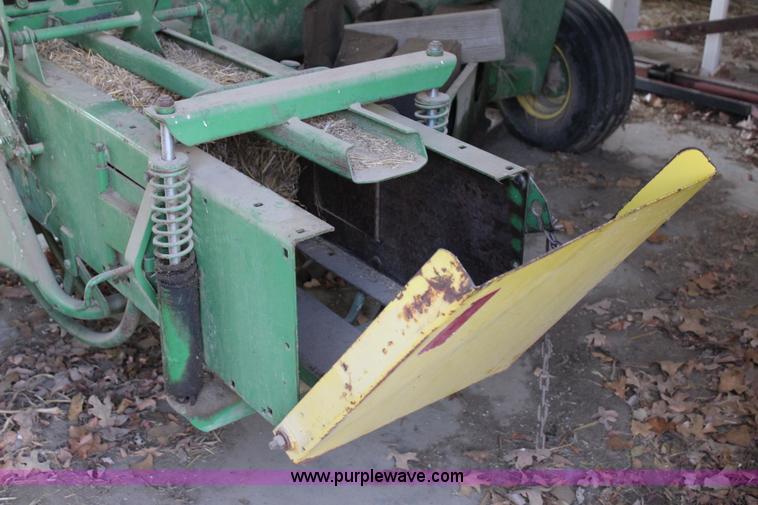 image for item I1741 1985 John Deere 347 small square baler