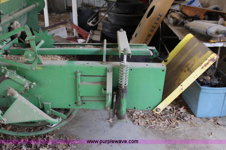 image for item I1741 1985 John Deere 347 small square baler
