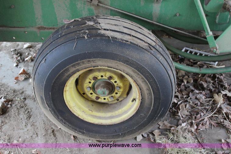 image for item I1741 1985 John Deere 347 small square baler