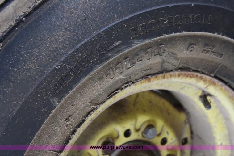 image for item I1741 1985 John Deere 347 small square baler