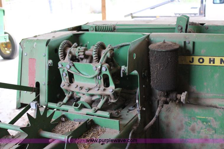 image for item I1741 1985 John Deere 347 small square baler