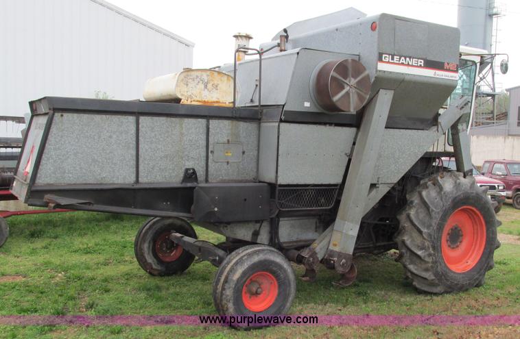 image for item I3052 1979 Gleaner M2 combine