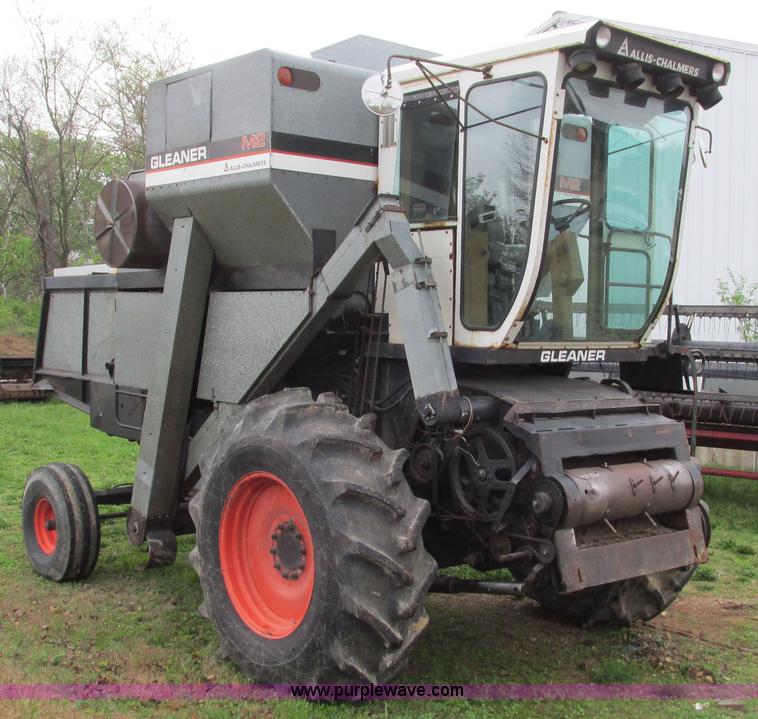 image for item I3052 1979 Gleaner M2 combine