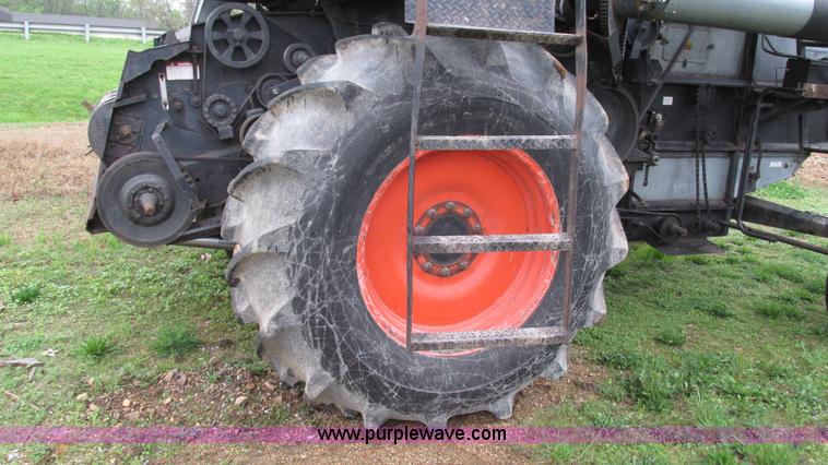 image for item I3052 1979 Gleaner M2 combine