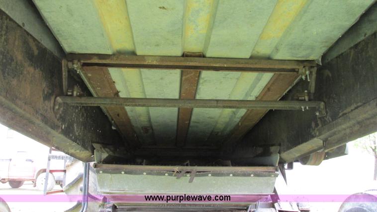 image for item I3052 1979 Gleaner M2 combine