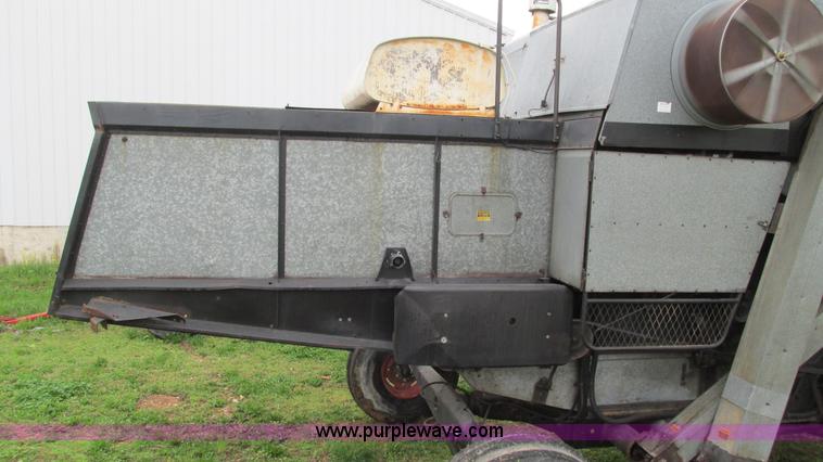 image for item I3052 1979 Gleaner M2 combine