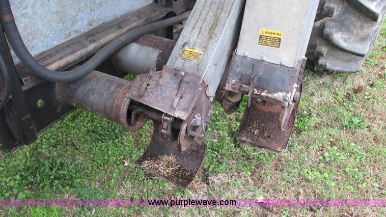 image for item I3052 1979 Gleaner M2 combine