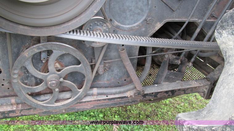 image for item I3052 1979 Gleaner M2 combine