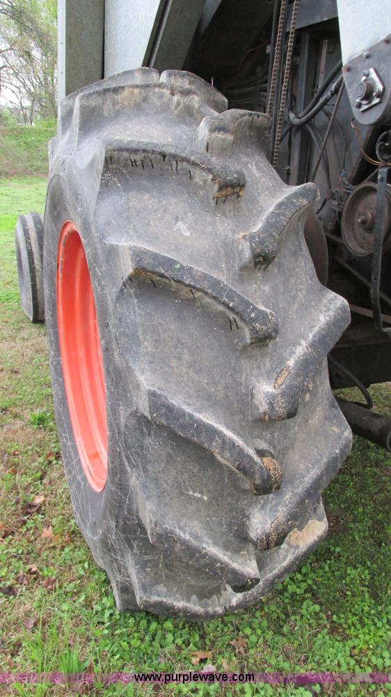 image for item I3052 1979 Gleaner M2 combine