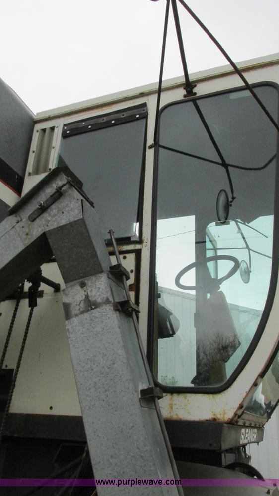 image for item I3052 1979 Gleaner M2 combine