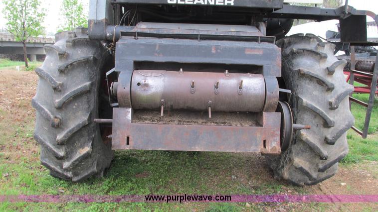 image for item I3052 1979 Gleaner M2 combine