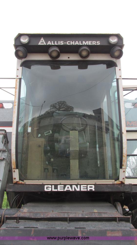 image for item I3052 1979 Gleaner M2 combine