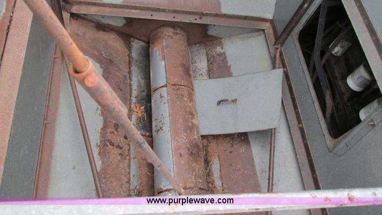 image for item I3052 1979 Gleaner M2 combine