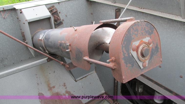 image for item I3052 1979 Gleaner M2 combine