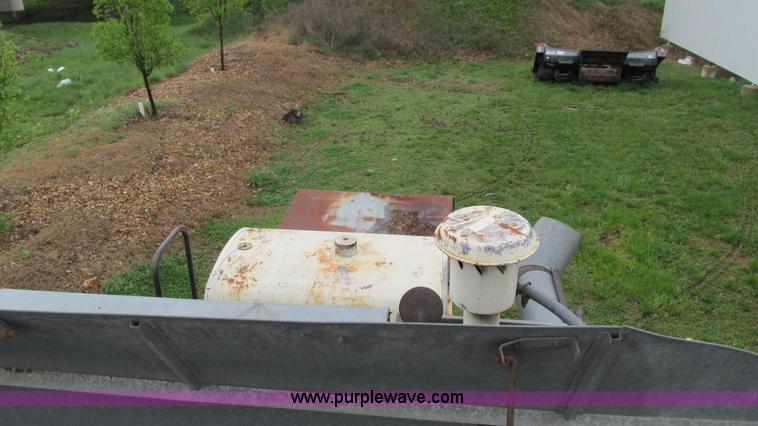 image for item I3052 1979 Gleaner M2 combine