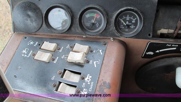 image for item I3052 1979 Gleaner M2 combine