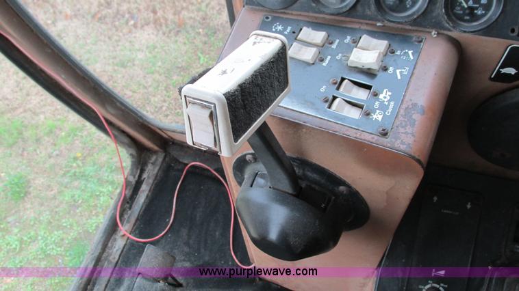 image for item I3052 1979 Gleaner M2 combine