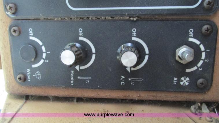 image for item I3052 1979 Gleaner M2 combine