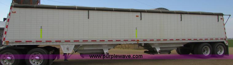 image for item I6501 2000 Wilson DWH-400C Commander double hopper grain trailer