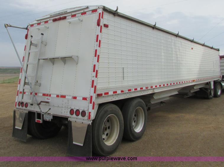 image for item I6501 2000 Wilson DWH-400C Commander double hopper grain trailer
