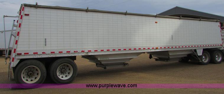 image for item I6501 2000 Wilson DWH-400C Commander double hopper grain trailer