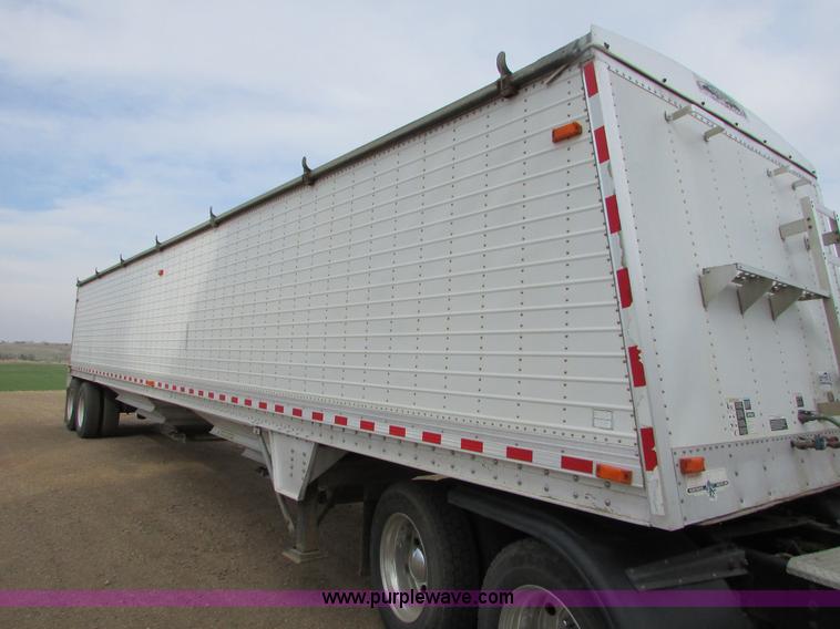 image for item I6501 2000 Wilson DWH-400C Commander double hopper grain trailer