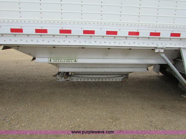 image for item I6501 2000 Wilson DWH-400C Commander double hopper grain trailer