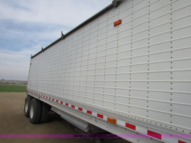 image for item I6501 2000 Wilson DWH-400C Commander double hopper grain trailer