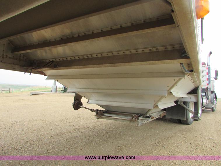 image for item I6501 2000 Wilson DWH-400C Commander double hopper grain trailer