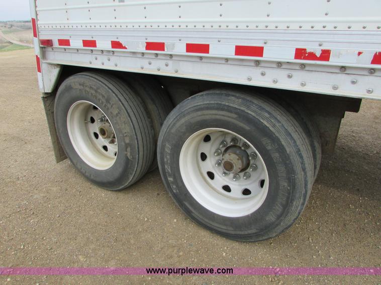 image for item I6501 2000 Wilson DWH-400C Commander double hopper grain trailer