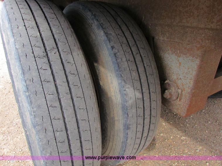 image for item I6501 2000 Wilson DWH-400C Commander double hopper grain trailer