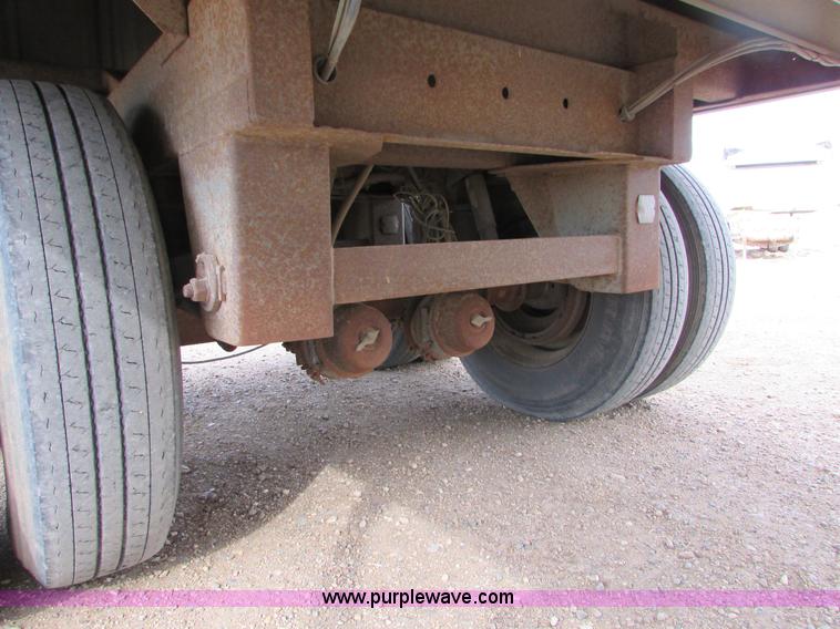 image for item I6501 2000 Wilson DWH-400C Commander double hopper grain trailer