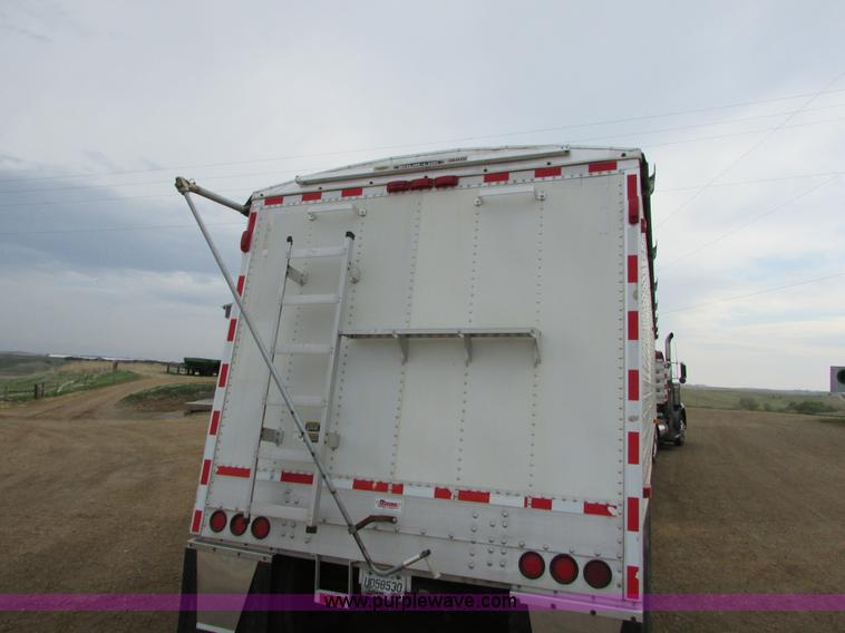 image for item I6501 2000 Wilson DWH-400C Commander double hopper grain trailer