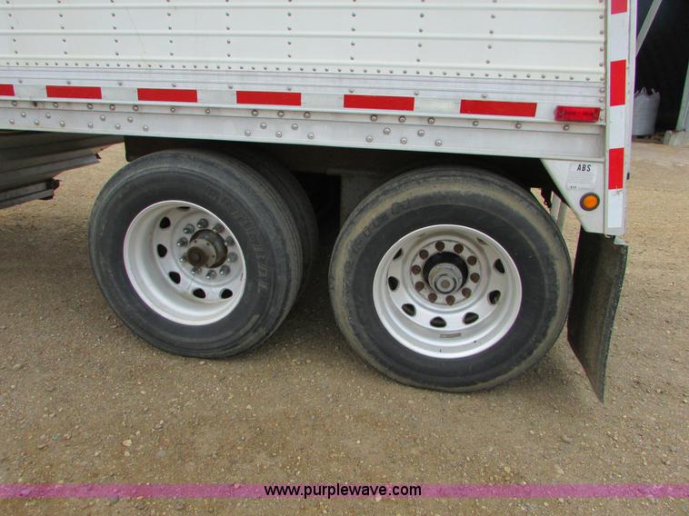 image for item I6501 2000 Wilson DWH-400C Commander double hopper grain trailer