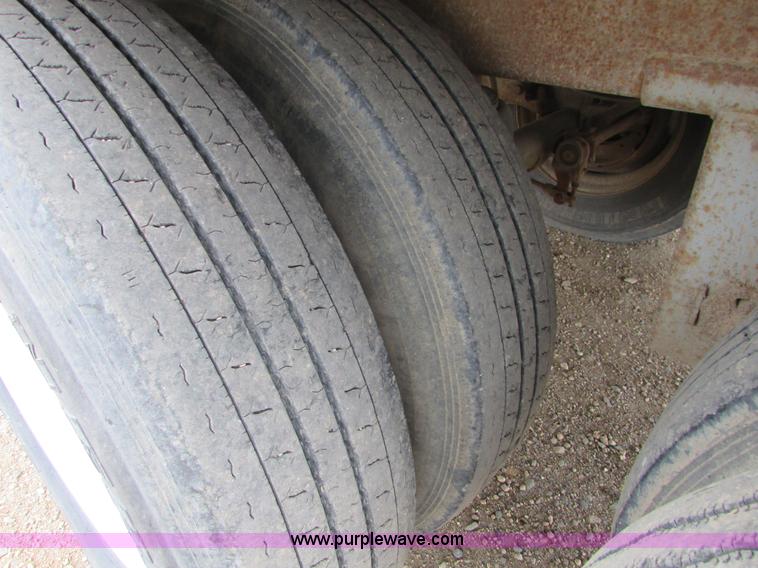 image for item I6501 2000 Wilson DWH-400C Commander double hopper grain trailer