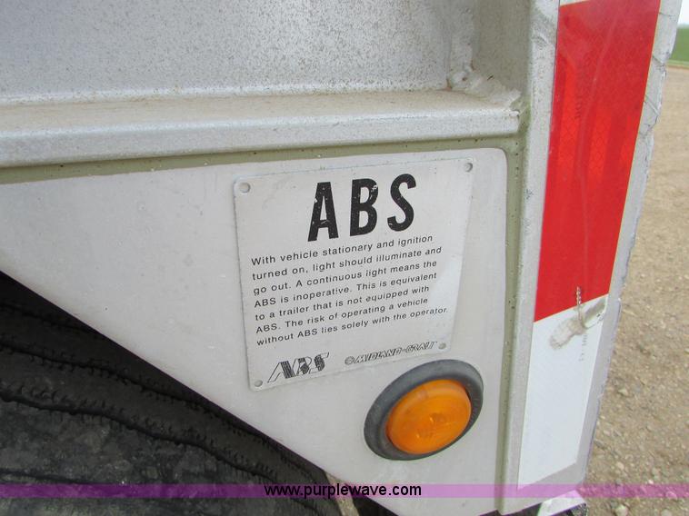 image for item I6501 2000 Wilson DWH-400C Commander double hopper grain trailer