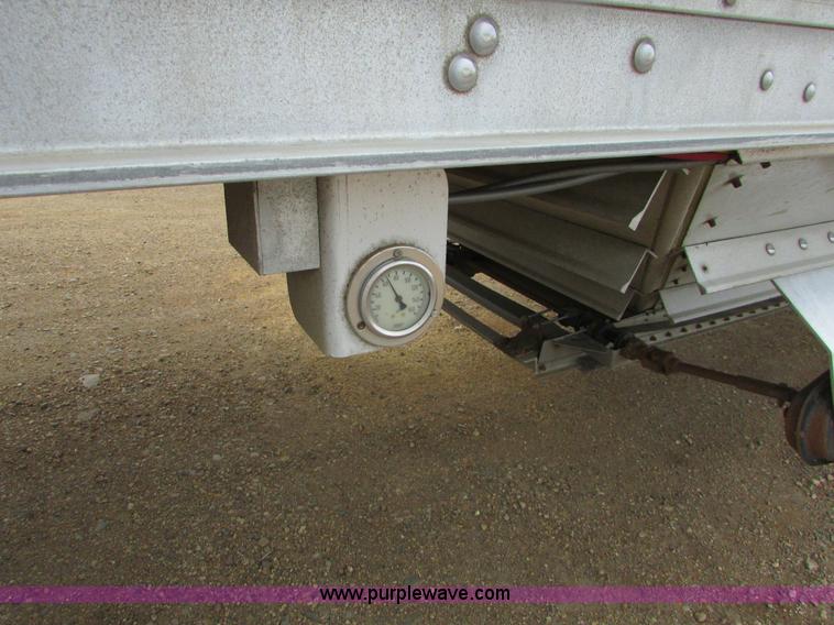 image for item I6501 2000 Wilson DWH-400C Commander double hopper grain trailer