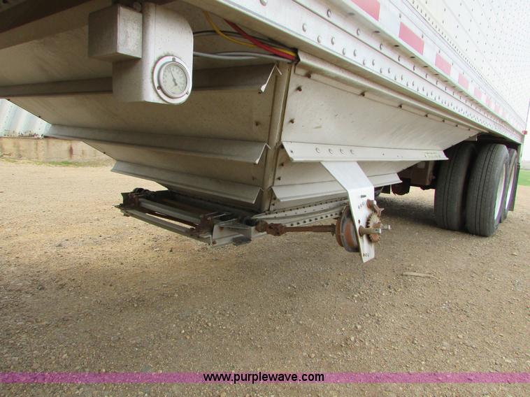 image for item I6501 2000 Wilson DWH-400C Commander double hopper grain trailer