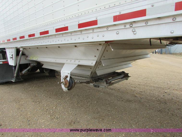 image for item I6501 2000 Wilson DWH-400C Commander double hopper grain trailer