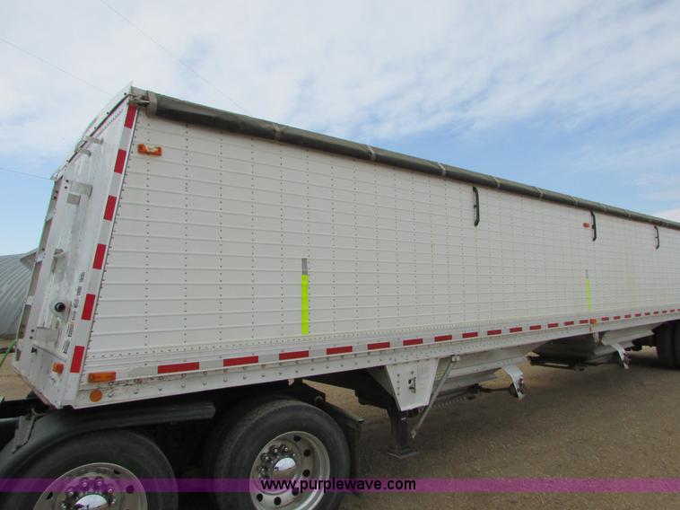 image for item I6501 2000 Wilson DWH-400C Commander double hopper grain trailer