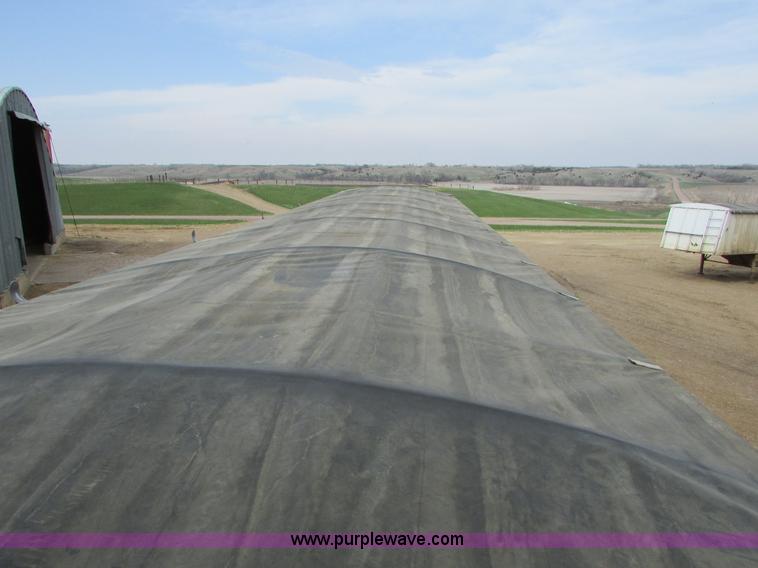 image for item I6501 2000 Wilson DWH-400C Commander double hopper grain trailer