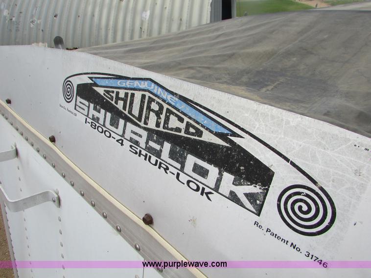 image for item I6501 2000 Wilson DWH-400C Commander double hopper grain trailer