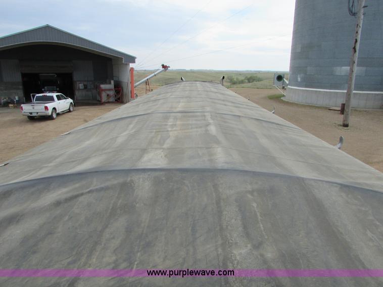 image for item I6501 2000 Wilson DWH-400C Commander double hopper grain trailer