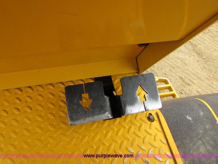 image for item I6507 1997 Swinger 2000 wheel loader