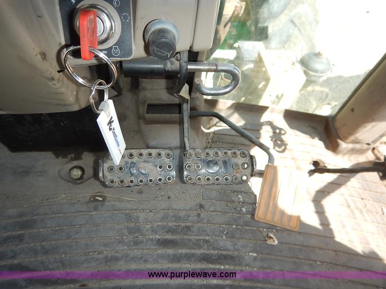 image for item J3970 2005 John Deere 6615 tractor