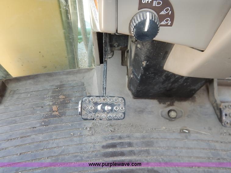 image for item J3970 2005 John Deere 6615 tractor