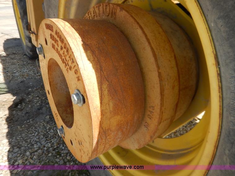 image for item J3970 2005 John Deere 6615 tractor