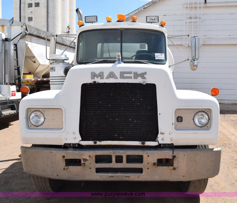image for item J6657 1985 Mack water tanker truck