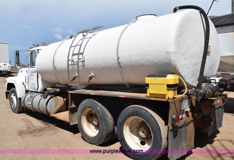 image for item J6657 1985 Mack water tanker truck